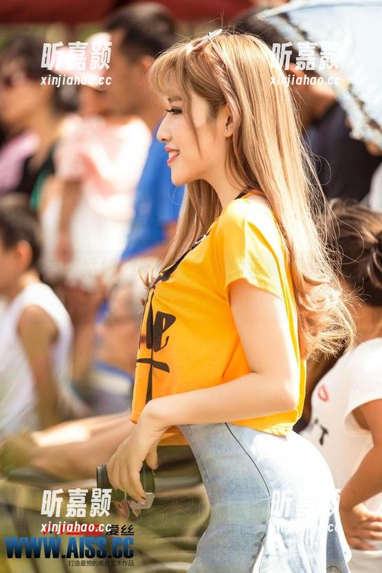 呜呜，姑娘，不如就爱丝的写真里，搭我一程好不好？