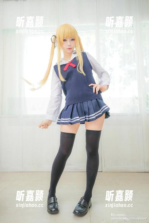 跟随ElyEE子进入定制图集：《Nazuna：兔兔夜未眠》