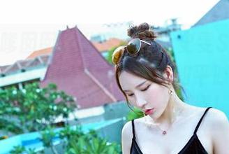 Feilin嗲囡囡 – 分享一下，史雯Swan的女友在镜头前的模特表现犹如平时的一杯咖啡——随性又带点苦涩！