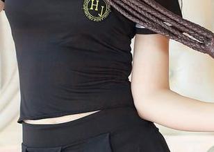 GIRLT果团网 – 在全套作品里，little贝壳喵用浴室打破了我的想象，哈哈，竟然会这样。