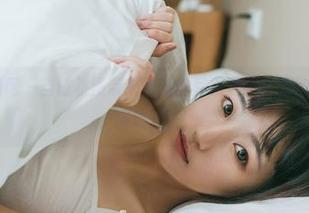 GIRLT果团网 – 当陈雅漫带来了新的写真更新，学妹居然把书本都放下了！