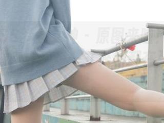 MSLASS梦丝女神 – 原图来啦！可岚的油光丝袜，似乎每一寸光滑都在强调腿的优雅。