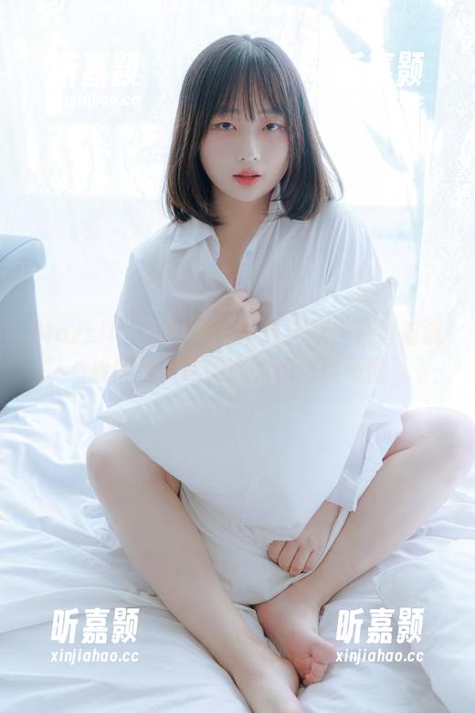 Mozzi(모찌)带来的写真更新：在碧蓝航线柴郡，这约会的海风真不错