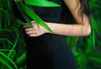 TuiGirl推女郎 – 让人分心的冯雨芝裸足美图，真想问问她的护足秘籍，欢迎免费求教！