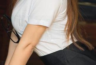 UGirls尤果网 – 王语纯带着黑色在线写真，简直是时尚届的“黑话”专家！