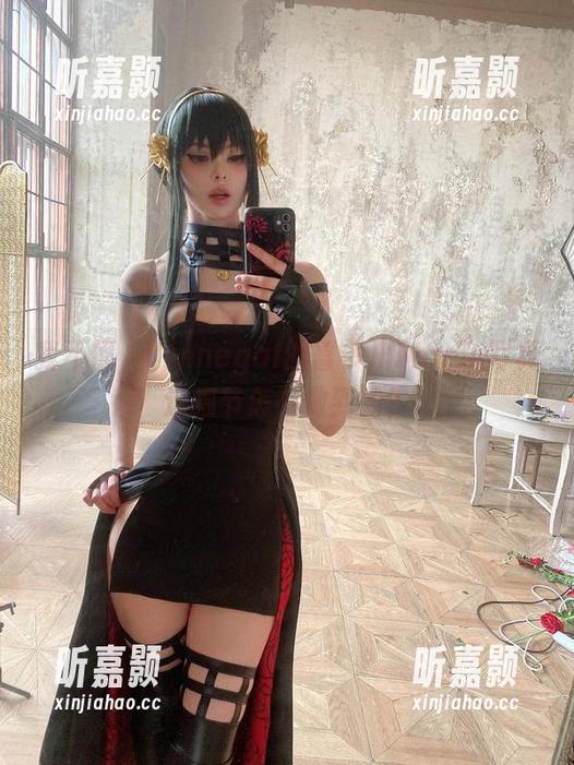 我不懂，Vinnegal的喜多川Marin写真这细节怎么做到的？