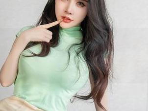 XINGYAN星颜社 – 私拍图集里，唐思琪短裙下的狗狗才是无辜的靓丽角色。