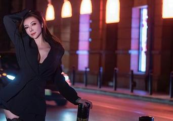 Xiuren秀人网 – 图包精选：Cherry绯月樱穿旗袍，优雅与俏皮的完美碰撞，没想到吧！