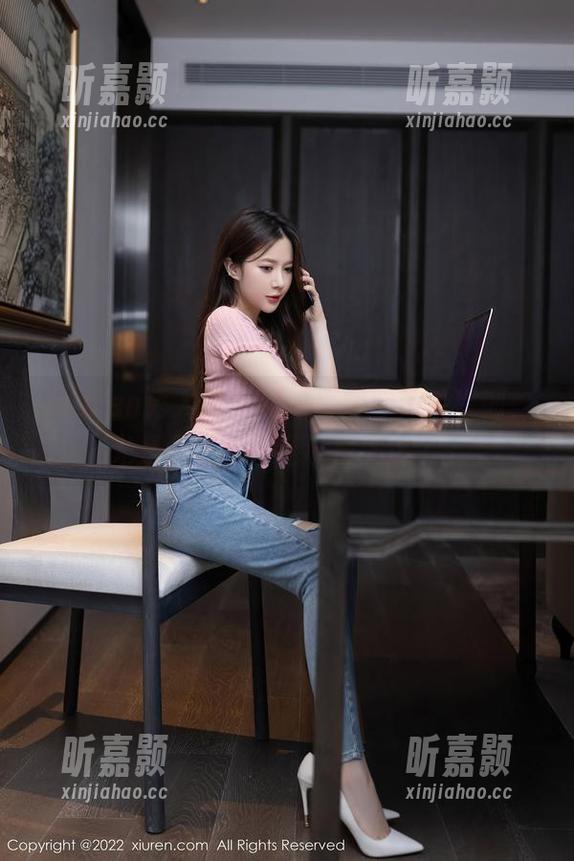 Xiuren秀人网 - 精选小蛮腰裸足系列，光是名字就已经满是挑逗了。