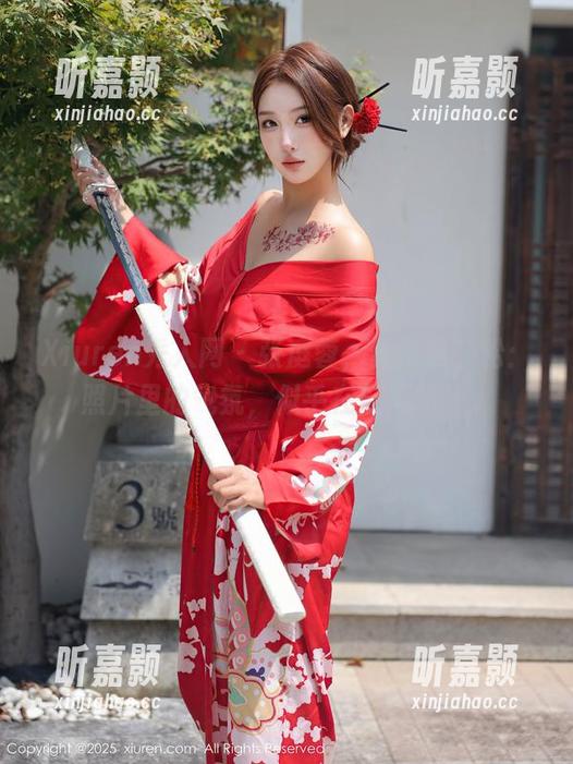 Xiuren秀人网 - 张庭蓉，丝袜与轻松：照片里的气氛，似乎在低声喃喃。
