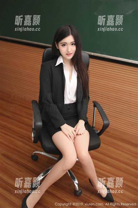Xiuren秀人网 - 当柚柚小奶瓶化身“秘书”，会给我们带来怎样的写真福利呢？