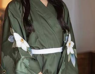 Xiuren秀人网 – 厨娘的美味：薇薇酱套图里，有毒的诱惑…吃着吃着就停不下来