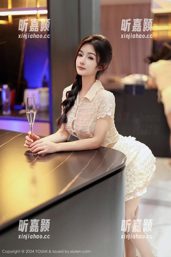 YouMi尤蜜荟 - 精选图库中的菲儿beauty泳衣，估计得花点时间在这里慢慢打量。