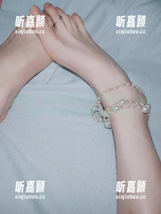 微密圈 - 最新发掘的YuYu超甜丫，裸足原图，单凭这气场就已很过瘾。