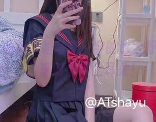 at鲨鱼的吊带裙写真，穿的也太舒服了吧，分享时请带上耳朵！