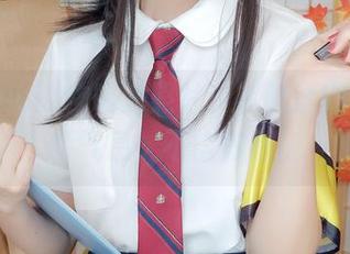 nagesa魔物喵的照片，礼服透出一丝撒娇气息，不信你看！