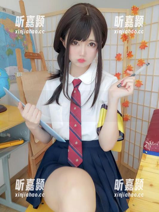 nagesa魔物喵的照片，礼服透出一丝撒娇气息，不信你看！