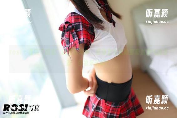 rosi - 看完“恋恋”的皮衣写真，脑海里全是她那豪放帅气的姿态，你也来试试！