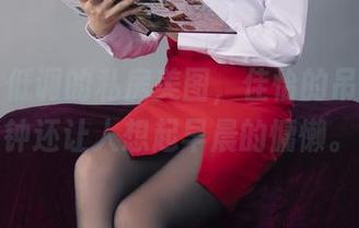 丽柜 – 低调的私房美图，佳怡的吊带比闹钟还让人想起早晨的慵懒。