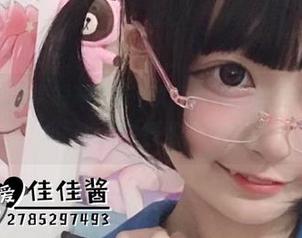 换上佳佳好难啊的高清透明女仆壁纸，家里氛围立刻升级，连猫咪都开口问好。
