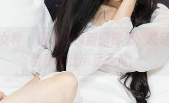 克拉女神 – 杨暖在最新图库里，跳动的姿势看得我手足无措。