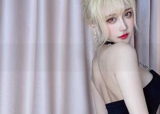 精选啾小妍在浴缸里的自拍，泡泡都在叹气