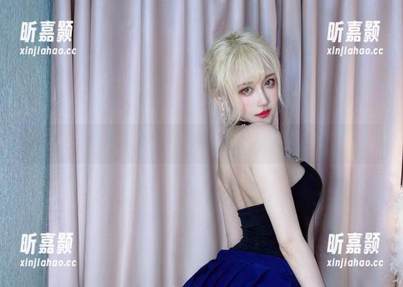 精选啾小妍在浴缸里的自拍，泡泡都在叹气