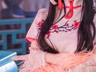 每次看到喵糖映画的《萝莉少女》更新套图，我的内心都是“风中凌乱”的状态。