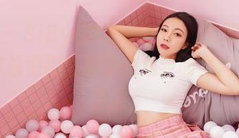 嗲囡囡 – SiByl李思宁的JK，明明只有几张，却总觉得图库能变成我的黑洞，难以自拔。