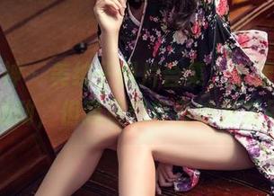 头条女神 – 美纳子图片合集，长腿让人想到运动，但我更想靠着沙发发呆。