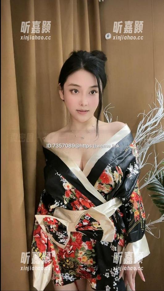 微密圈 - 福利一破，奶雯穿黑色比基尼就像在画中游走。