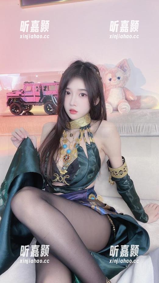照片里的棉袜，要说不注意都难！小小奶瓶儿真会挑
