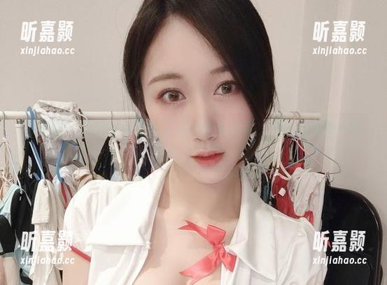 微密圈 - 想看看小玉吃果冻的黑丝写真，不收费体验一下！