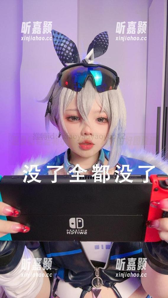 温泉的碧蓝和小瑶幺幺，选中的好图没道理不分享呢。