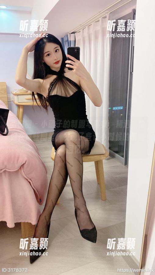 微密圈 - 小萌子的制服写真集，精选，恰好在这些图里，发现了些许小时候的懵懂回忆。
