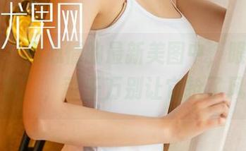 尤果网 – 周心情的最新美图中，眼镜是个“角色”，可千万别让它抢了风头。