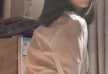 越看年年Nnian吊带越上头：原图可当壁纸，连小猫都羡慕！