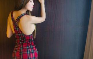 推女郎 – 游泳不如看图，赵惟依的泳池写真图册线索
