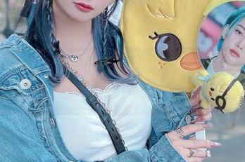 月城委员会的“黑暗修女”写真集，看精选里的不羁与禁忌