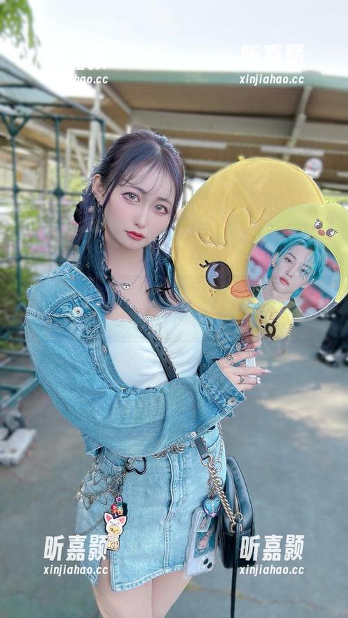 月城委员会的“黑暗修女”写真集，看精选里的不羁与禁忌