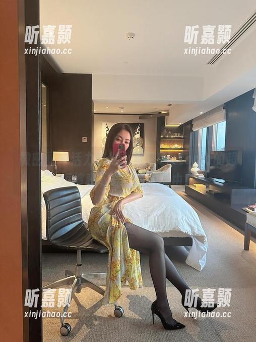 微密圈 - 活力四射，果儿Victoria的超短裤和下载图包的理由！