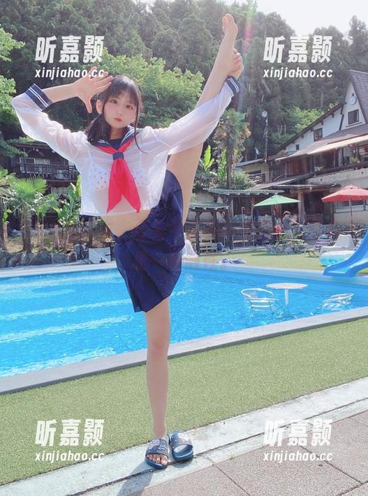 柳丸的皮衣，合集中多了一点轻松，或者是一种随性。