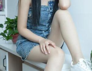 梦丝女神 – 当你观看乔儿的黑色魅影图包，脑海里不知不觉闪过的想法：她到底用什么颜色的墨水？