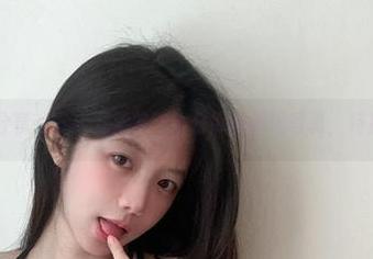 微密圈 – 分享一下火龙果羊与牛仔裤的琳琅写真，特别的组合。
