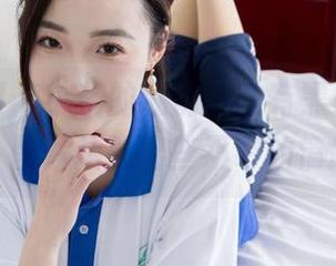 物恋传媒 – 小茶的私房里，有黑色花的独白，图片拼凑出些不明的情感。