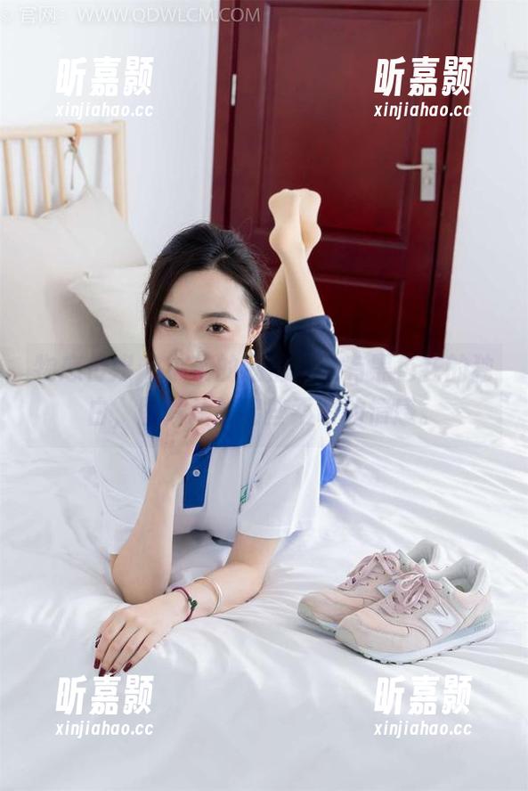 物恋传媒 - 小茶的私房里，有黑色花的独白，图片拼凑出些不明的情感。