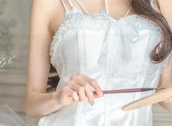 王羽杉校服套图，看看这位学霸的“学习状态”！