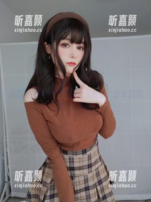 白银81 没想到白银81的美腿这么高清,分享后就成了话题王