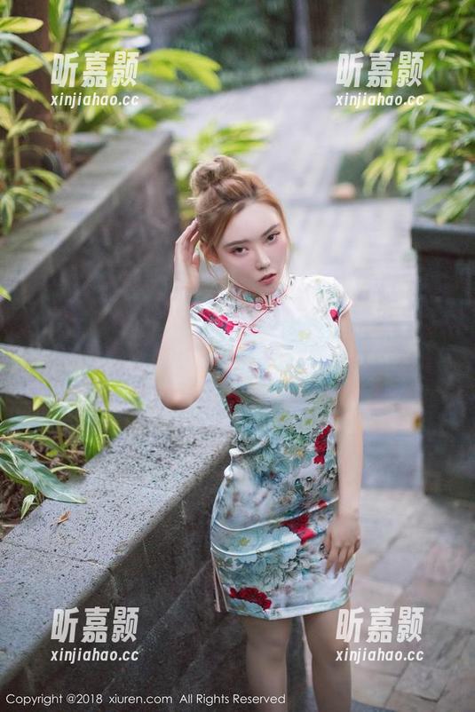秀人网 - Arude薇薇的美腿美臀大赏：高清美图，让你直呼“我爱这条腿”！