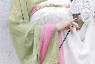 秀人网 – 伊诺的护士图集：定制你的白色猎物，别让人想起打针！